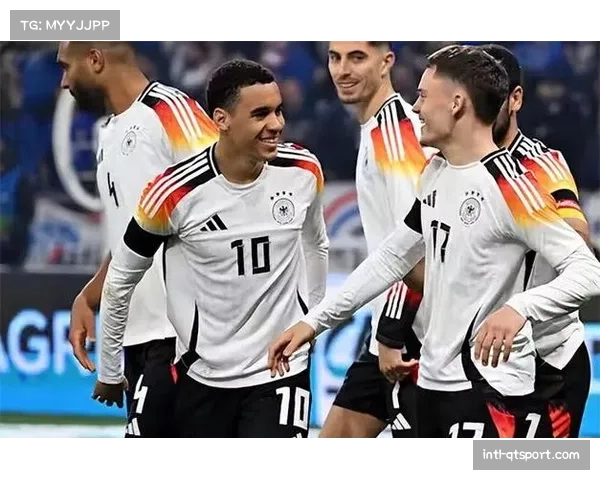 德国队主帅亲赴赛场考察锋线球员表现,锁定未来阵容核心 德国队主帅亲赴赛场考察锋线球员表现,锁定未来阵容核心