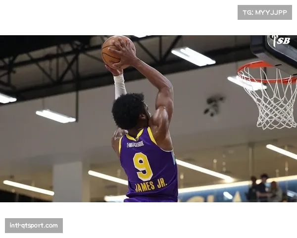 布朗尼空接暴扣技惊四座，湖人主场气氛达到高潮