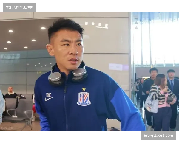 于汉超退役仪式感人落幕，申花球迷致敬功勋老将