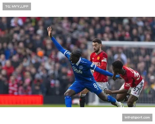 曼联对阵埃弗顿，卡塞米罗赛季末离队引发中场重组讨论